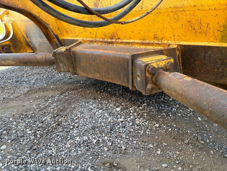 image for item FP3188 2003 John Deere 850C dozer