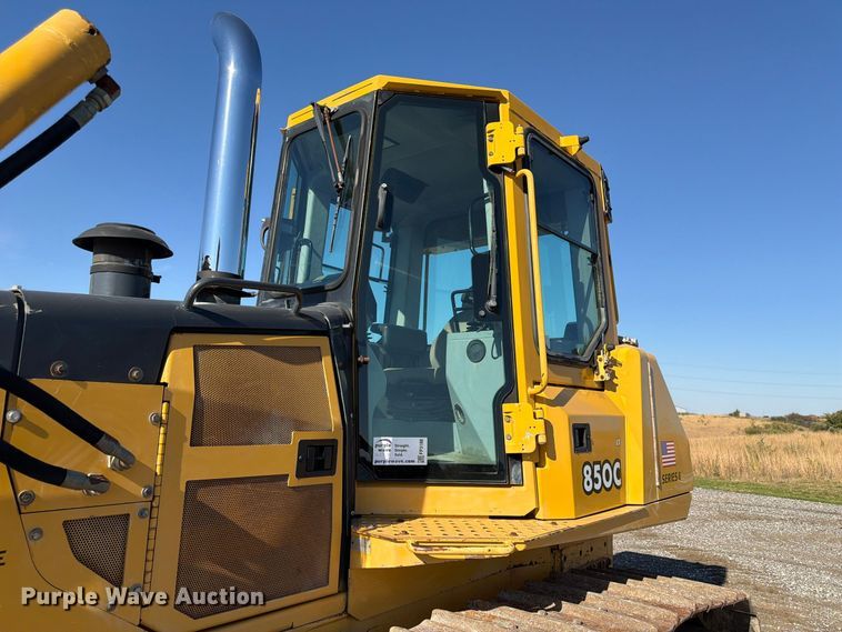 image for item FP3188 2003 John Deere 850C dozer