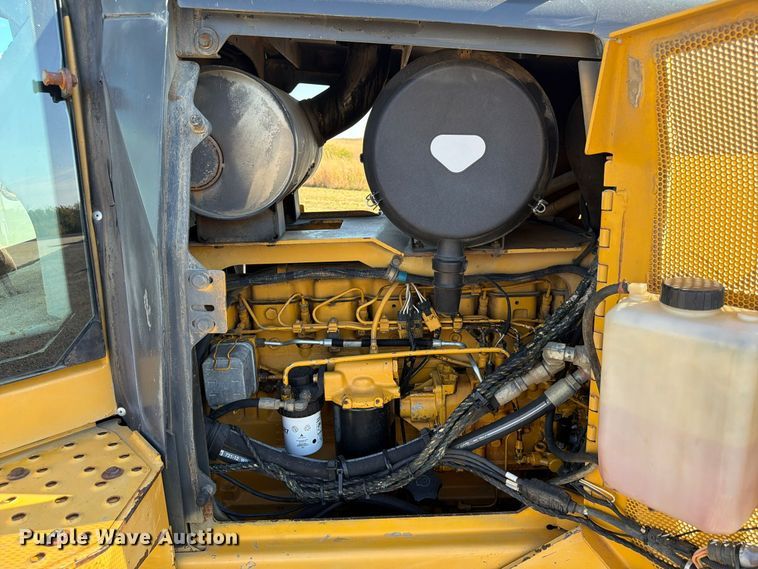 image for item FP3188 2003 John Deere 850C dozer