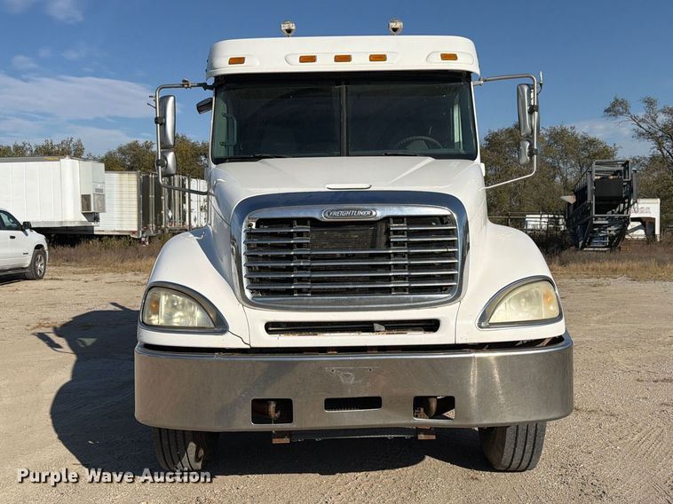 image for item FP3191 2005 Freightliner Columbia semi truck