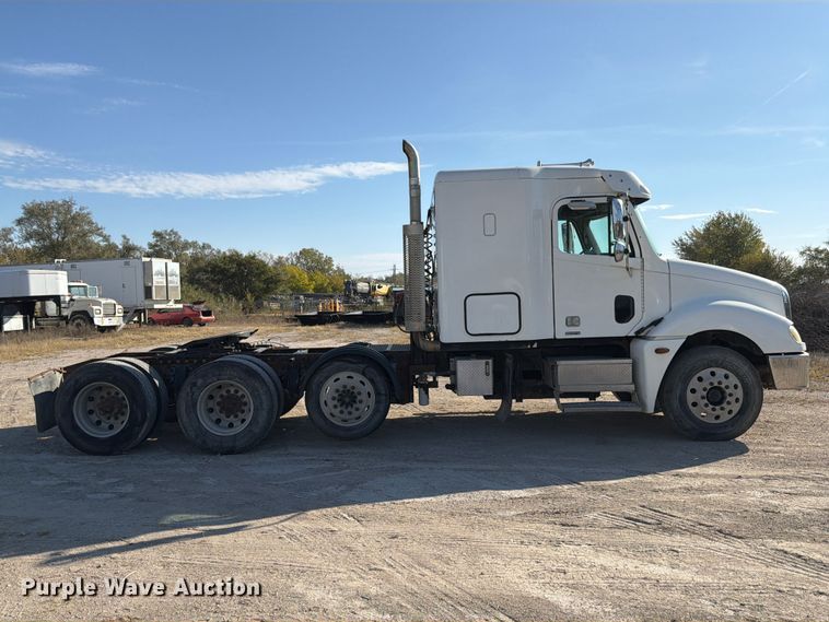 image for item FP3191 2005 Freightliner Columbia semi truck