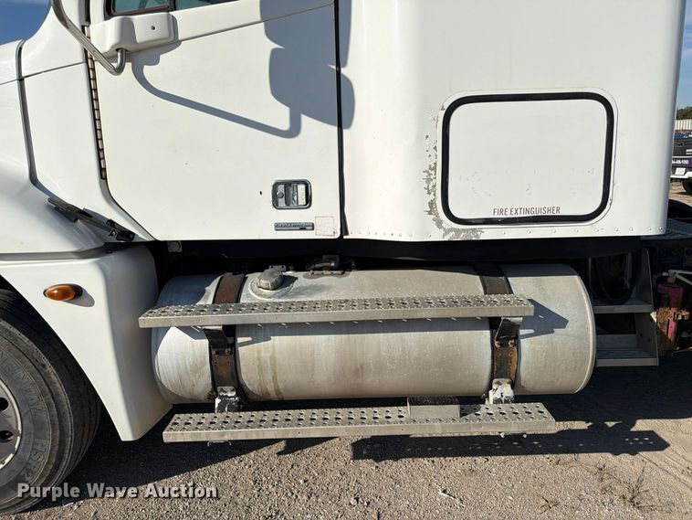 image for item FP3191 2005 Freightliner Columbia semi truck