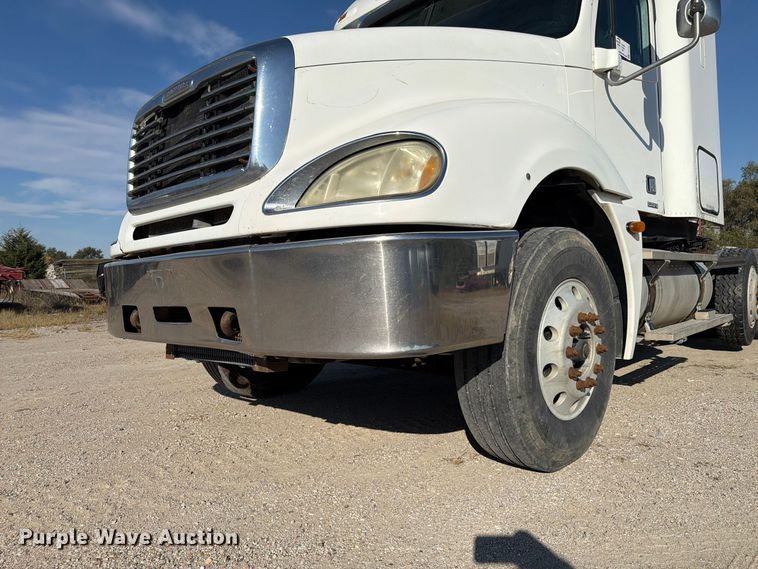 image for item FP3191 2005 Freightliner Columbia semi truck