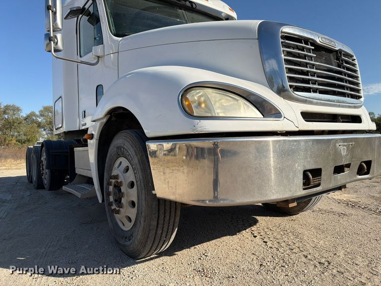 image for item FP3191 2005 Freightliner Columbia semi truck
