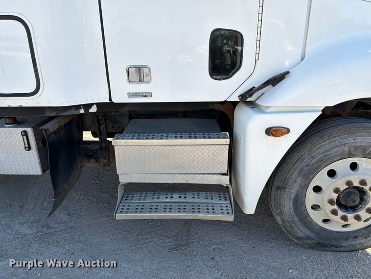 image for item FP3191 2005 Freightliner Columbia semi truck
