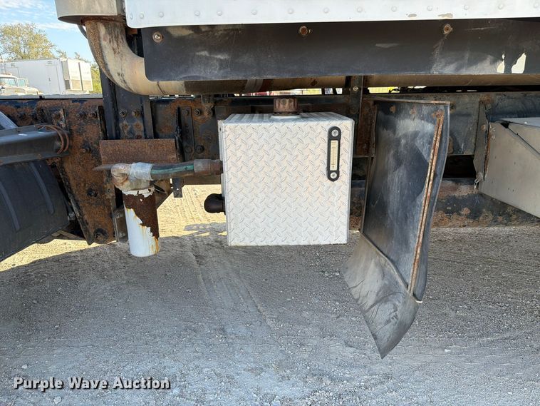 image for item FP3191 2005 Freightliner Columbia semi truck