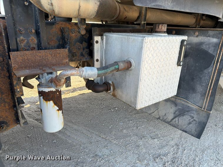 image for item FP3191 2005 Freightliner Columbia semi truck