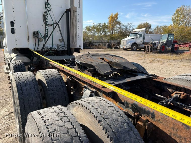 image for item FP3191 2005 Freightliner Columbia semi truck