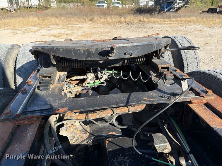 image for item FP3191 2005 Freightliner Columbia semi truck