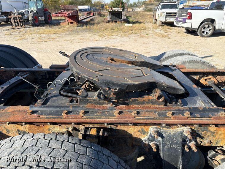 image for item FP3191 2005 Freightliner Columbia semi truck