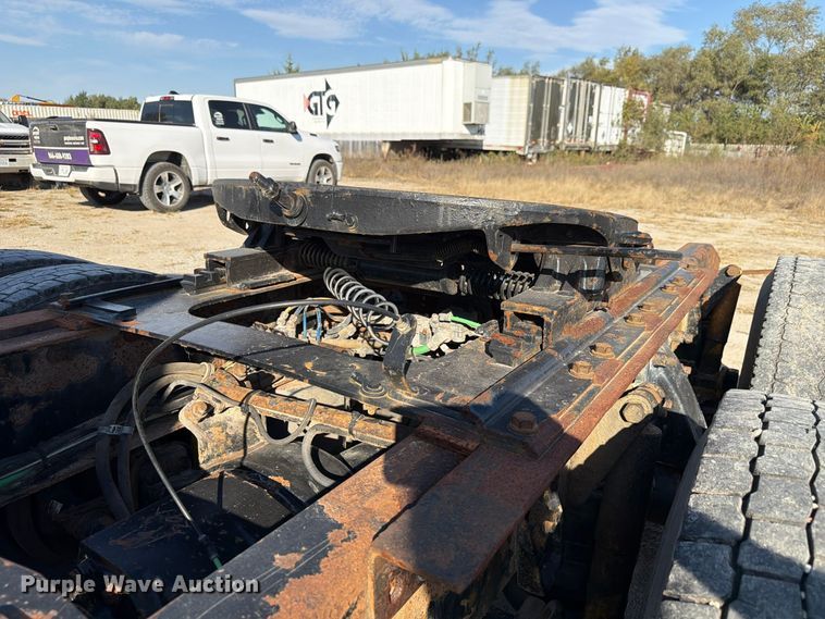 image for item FP3191 2005 Freightliner Columbia semi truck