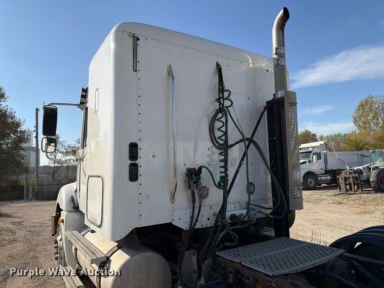 image for item FP3191 2005 Freightliner Columbia semi truck