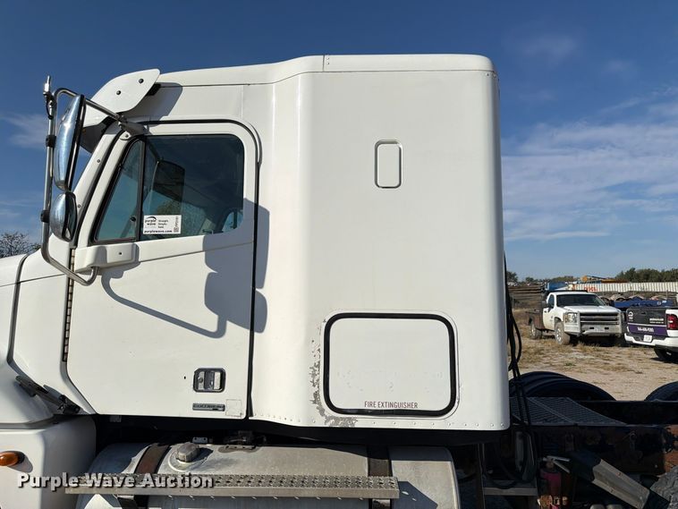 image for item FP3191 2005 Freightliner Columbia semi truck