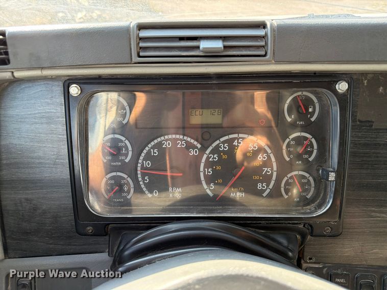 image for item FP3191 2005 Freightliner Columbia semi truck