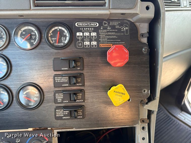 image for item FP3191 2005 Freightliner Columbia semi truck