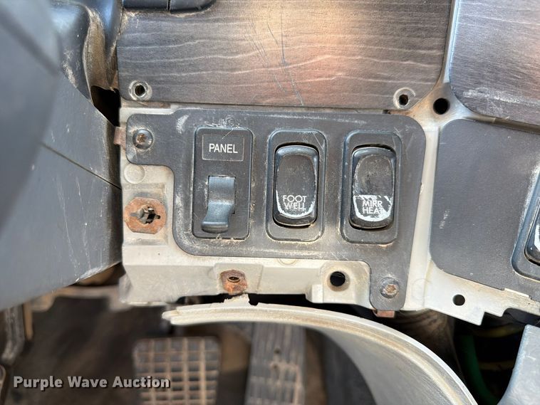 image for item FP3191 2005 Freightliner Columbia semi truck
