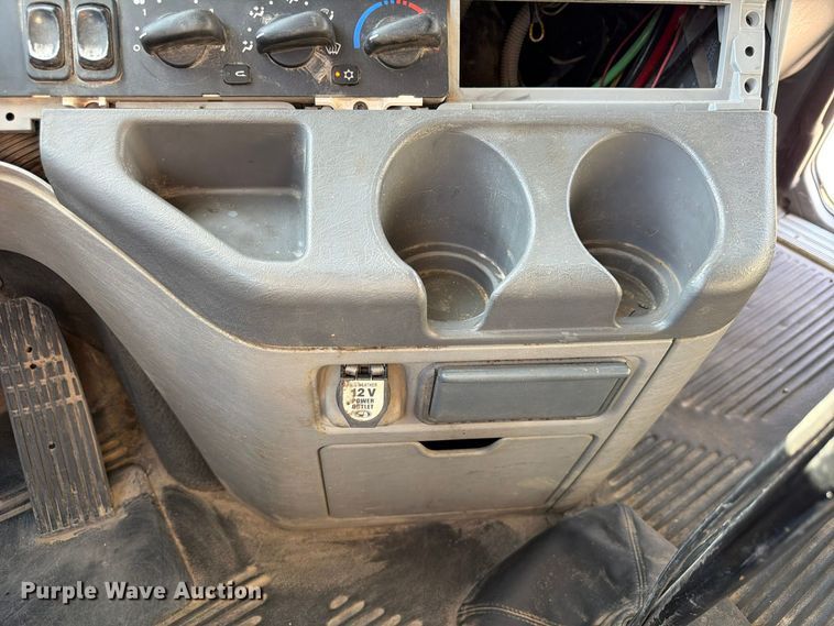 image for item FP3191 2005 Freightliner Columbia semi truck