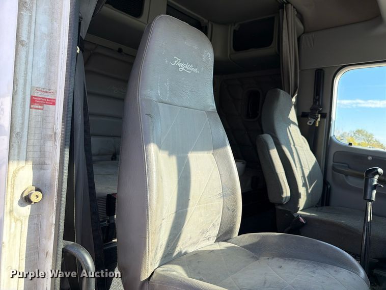 image for item FP3191 2005 Freightliner Columbia semi truck