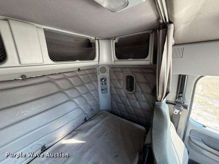 image for item FP3191 2005 Freightliner Columbia semi truck
