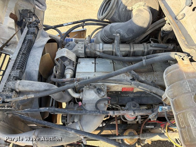 image for item FP3191 2005 Freightliner Columbia semi truck