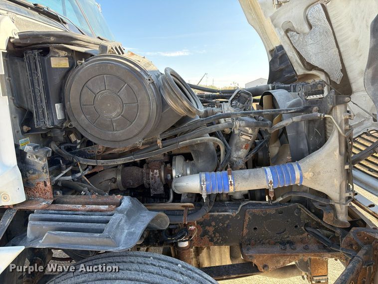image for item FP3191 2005 Freightliner Columbia semi truck