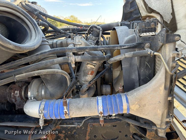 image for item FP3191 2005 Freightliner Columbia semi truck