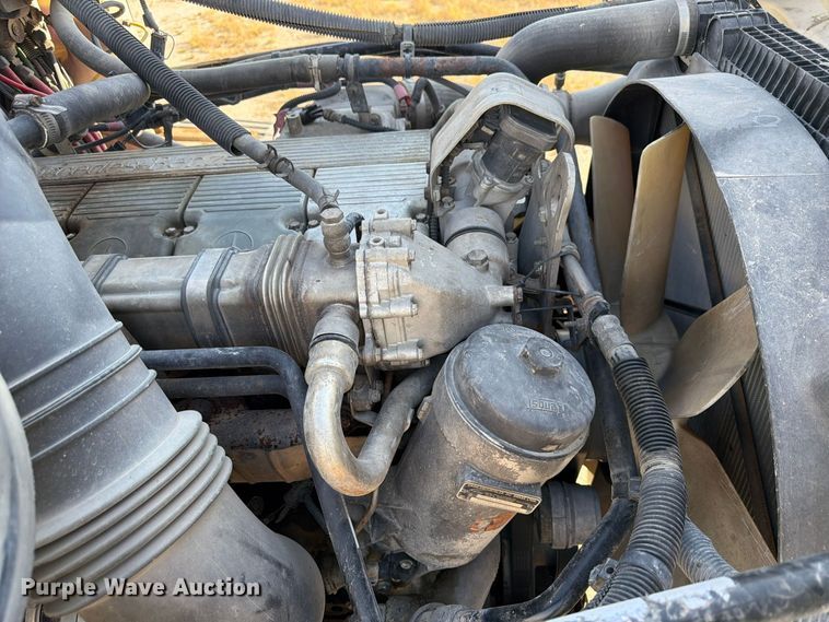 image for item FP3191 2005 Freightliner Columbia semi truck