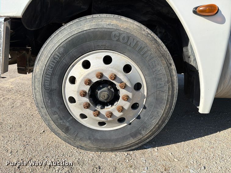 image for item FP3191 2005 Freightliner Columbia semi truck