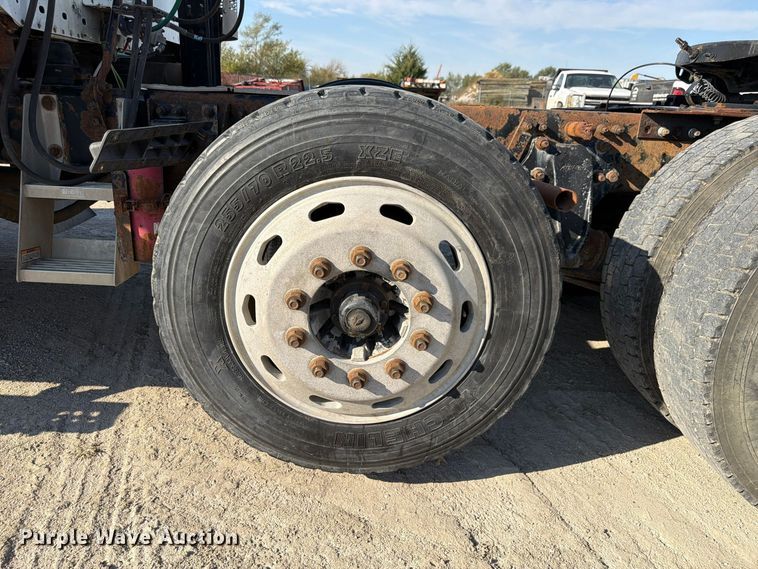 image for item FP3191 2005 Freightliner Columbia semi truck