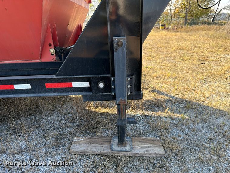 image for item FP3192 2022 Maxey roll-off container trailer