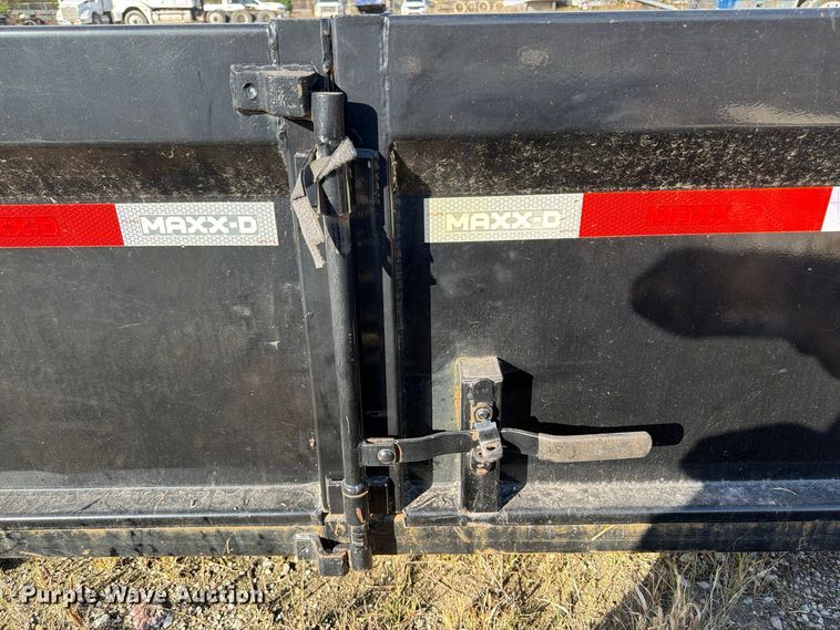 image for item FP3192 2022 Maxey roll-off container trailer