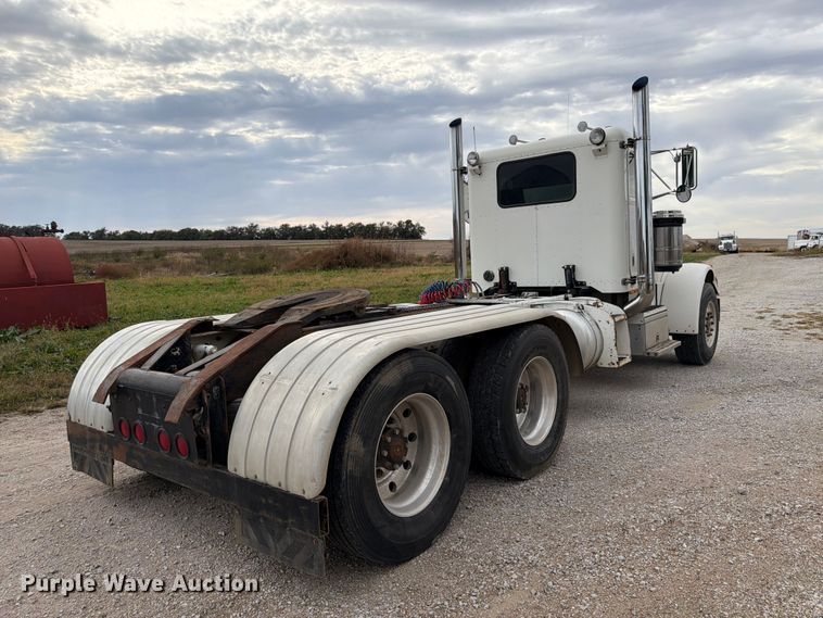 image for item FP3197 1995 Peterbilt 379 semi truck