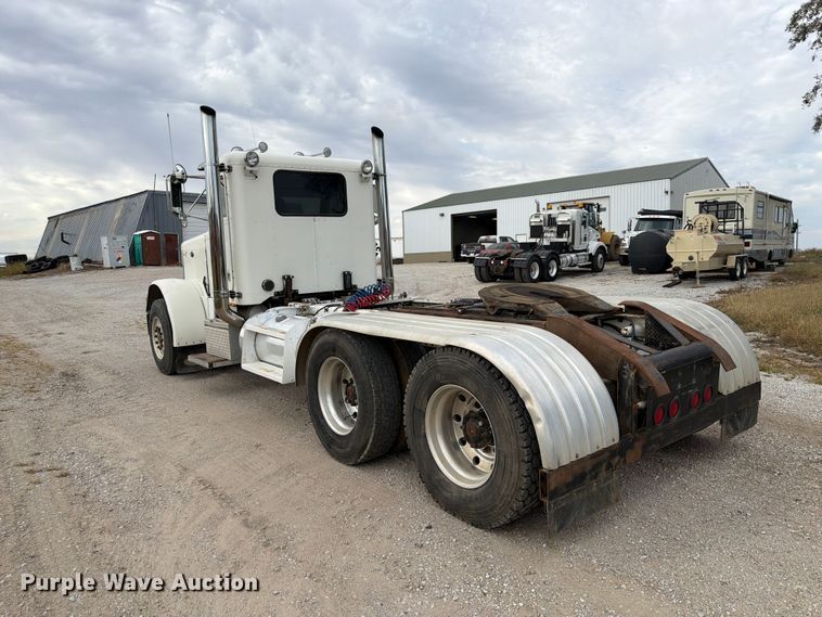 image for item FP3197 1995 Peterbilt 379 semi truck