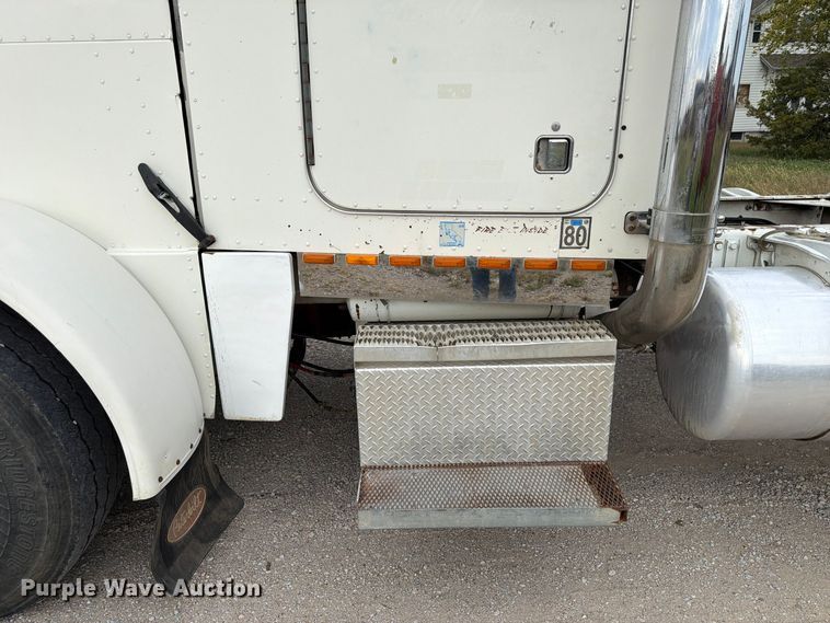 image for item FP3197 1995 Peterbilt 379 semi truck