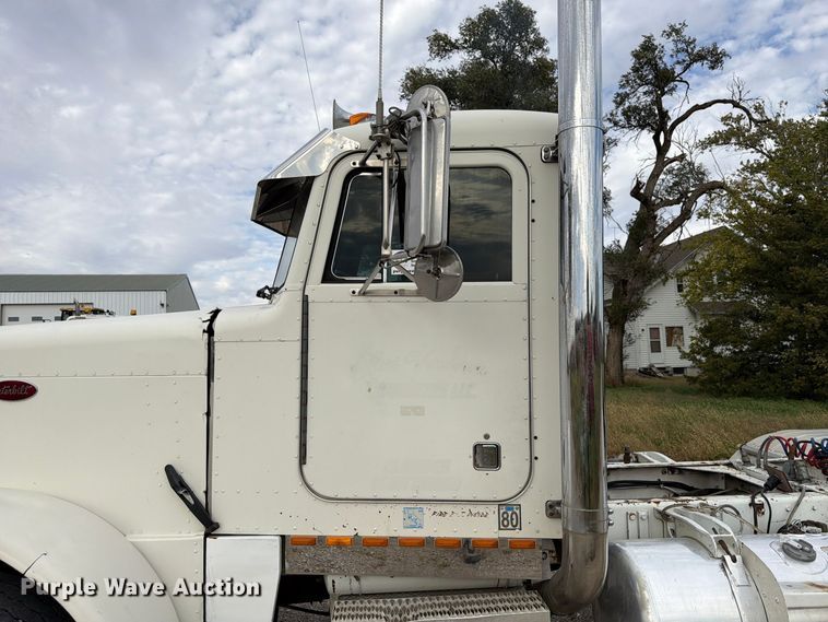 image for item FP3197 1995 Peterbilt 379 semi truck