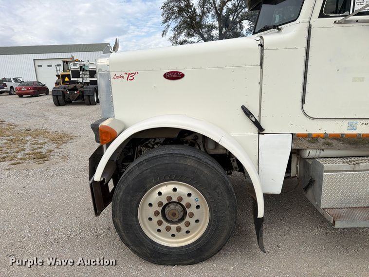 image for item FP3197 1995 Peterbilt 379 semi truck