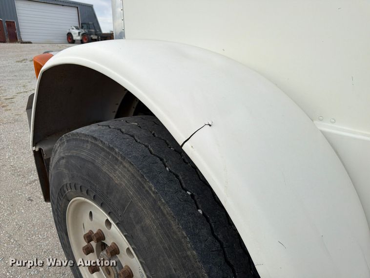 image for item FP3197 1995 Peterbilt 379 semi truck