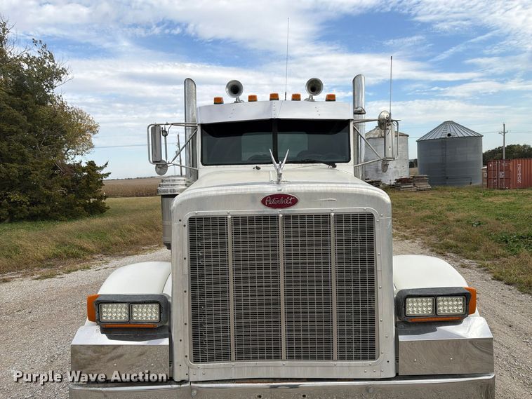 image for item FP3197 1995 Peterbilt 379 semi truck