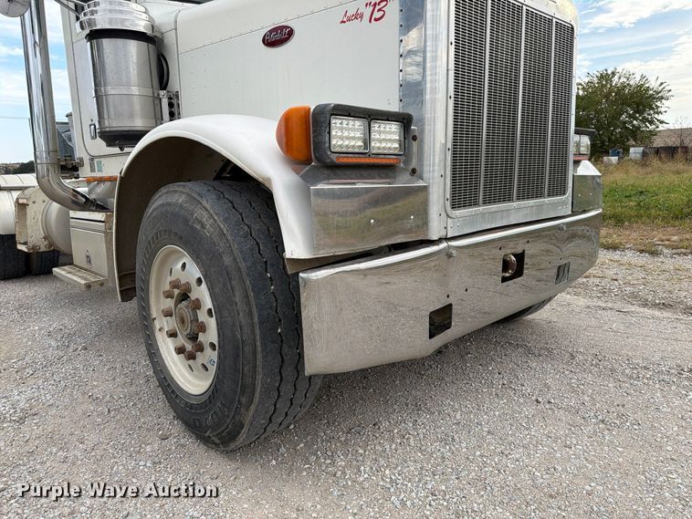 image for item FP3197 1995 Peterbilt 379 semi truck