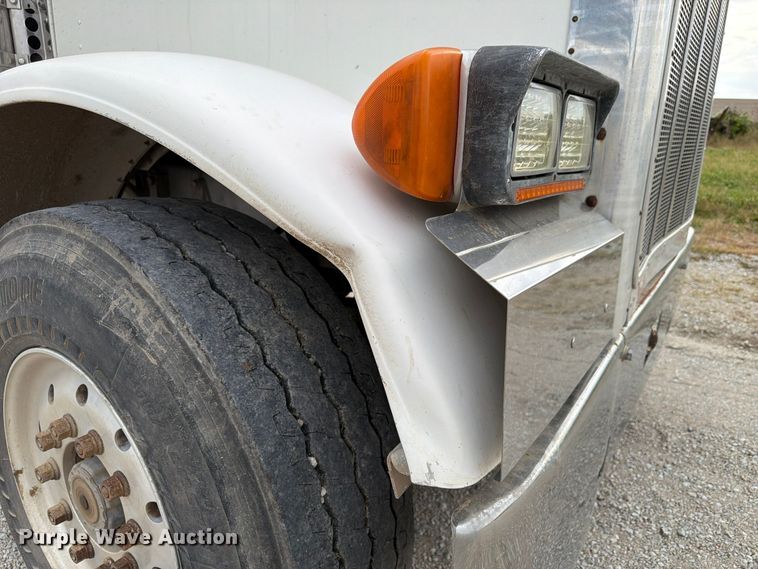 image for item FP3197 1995 Peterbilt 379 semi truck