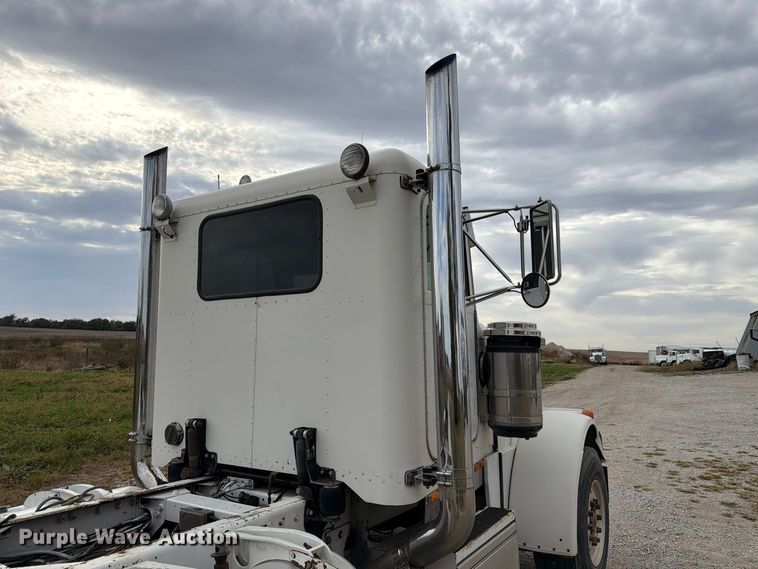 image for item FP3197 1995 Peterbilt 379 semi truck