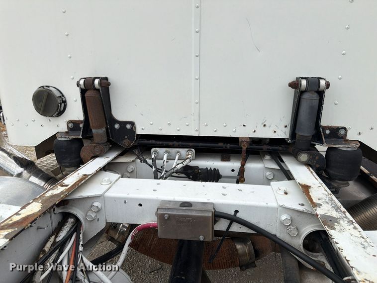 image for item FP3197 1995 Peterbilt 379 semi truck