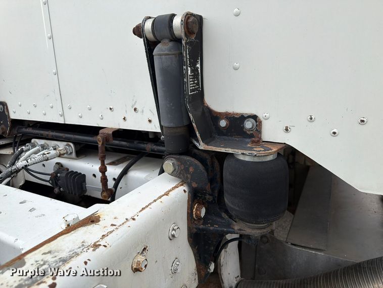 image for item FP3197 1995 Peterbilt 379 semi truck