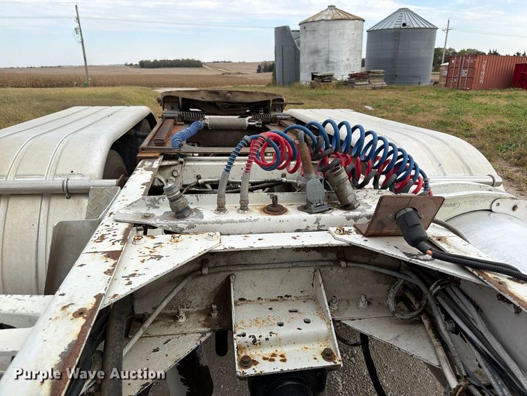 image for item FP3197 1995 Peterbilt 379 semi truck