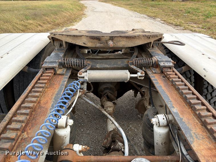 image for item FP3197 1995 Peterbilt 379 semi truck