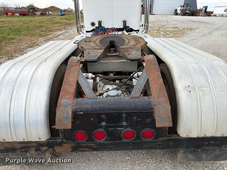 image for item FP3197 1995 Peterbilt 379 semi truck