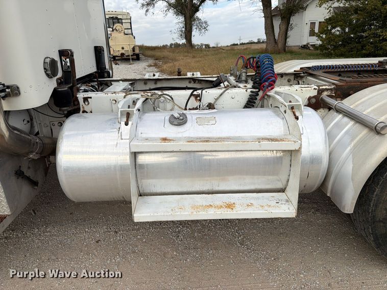 image for item FP3197 1995 Peterbilt 379 semi truck