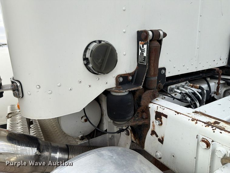 image for item FP3197 1995 Peterbilt 379 semi truck