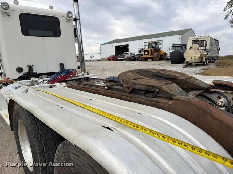 image for item FP3197 1995 Peterbilt 379 semi truck