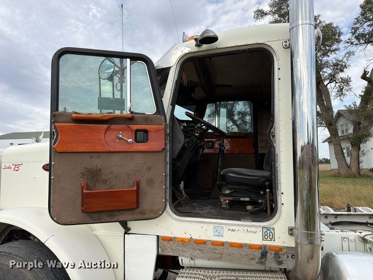 image for item FP3197 1995 Peterbilt 379 semi truck